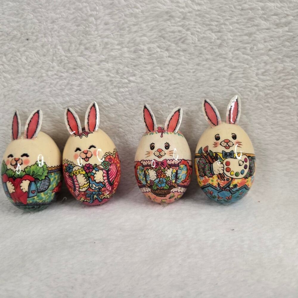 Set of 4 Vintage Paper Mâché Easter Eggs.